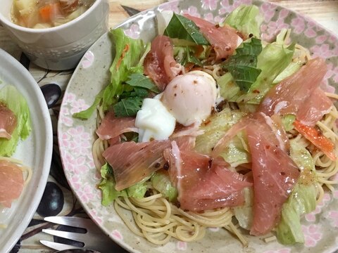 お野菜たっぷり♡温玉と生ハムの乗せるだけパスタ